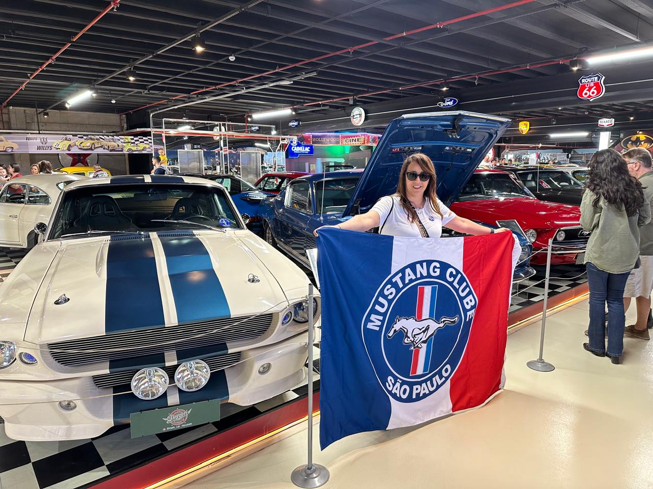 Angelica Cosentino e o Mustang Clube São Paulo